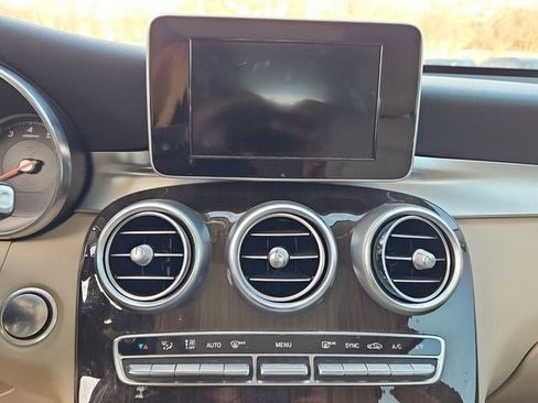 Used 2019 Mercedes-Benz GLC 300 w/ Premium Package image 22