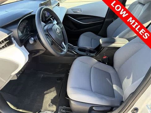 Used 2025 Toyota Corolla SE image 4
