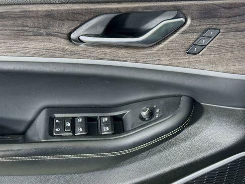 Used 2023 Jeep Grand Cherokee Limited w/ Black Appearance Package image 24