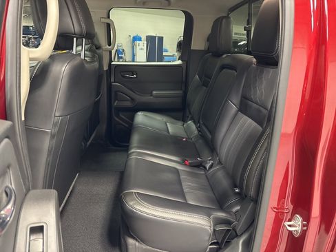 Used 2024 Nissan Frontier SL image 27