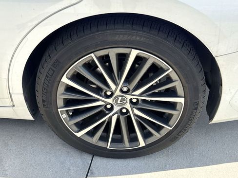 Used 2024 Lexus ES 300h w/ Premium Package image 31