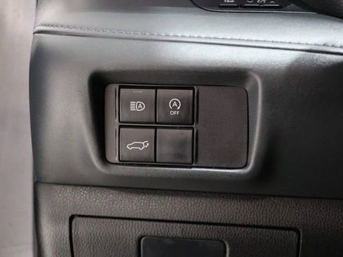 Used 2023 Toyota Highlander XLE image 18