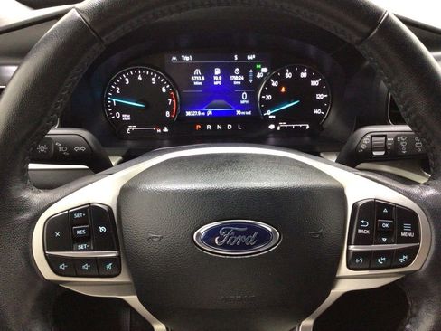 Used 2021 Ford Explorer XLT w/ Equipment Group 202A AWD/4WD image 12