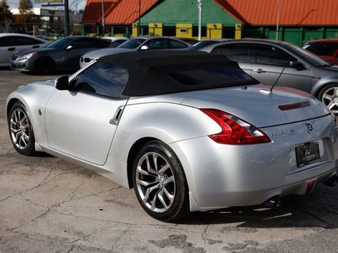 Used 2010 Nissan 370Z Touring image 10