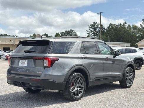 Used 2025 Ford Explorer ST-Line w/ ST-Line Street Pack AWD/4WD image 5
