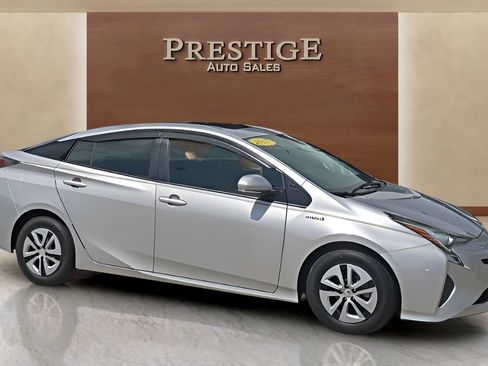 Used 2017 Toyota Prius Three w/ Advanced Technology Package FWD image 13