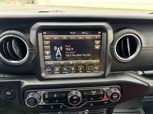 Used 2021 Jeep Gladiator Overland w/ Popular Equipment Package AWD/4WD image 24