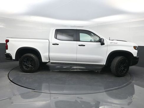 Used 2022 Chevrolet Silverado 1500 ZR2 w/ Technology Package AWD/4WD image 2