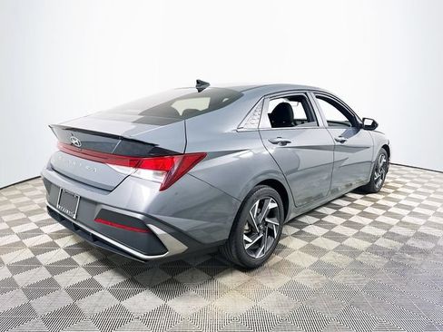 Used 2025 Hyundai Elantra Sport FWD image 3