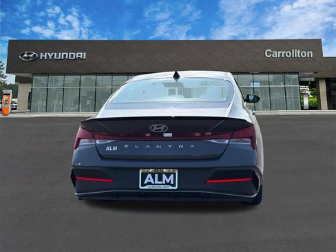 Certified 2025 Hyundai Elantra Sport FWD image 6