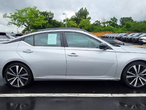 Used 2019 Nissan Altima 2.5 SR w/ SR Premium Package FWD image 2