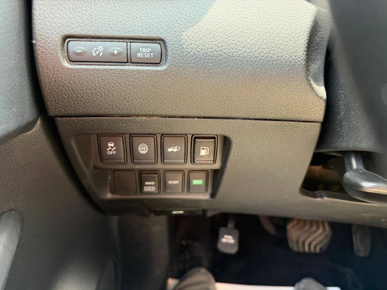 Used 2020 Nissan Rogue SV AWD/4WD image 14