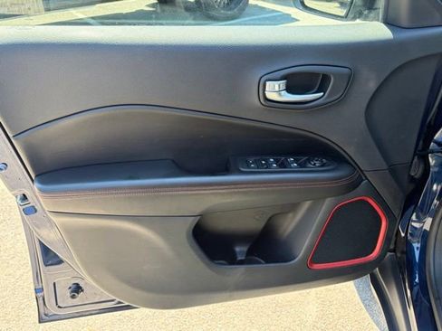 Used 2019 Jeep Compass Trailhawk w/ Cold Weather Group AWD/4WD image 11