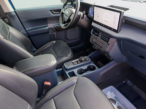 Used 2025 Ford Maverick Lobo image 32