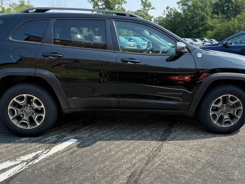 Used 2020 Jeep Cherokee Trailhawk w/ Comfort/Convenience Group AWD/4WD image 12