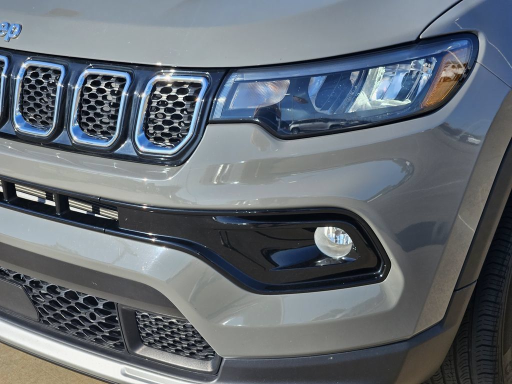 Used 2023 Jeep Compass Limited w/ Sun and Sound Group AWD/4WD image 9