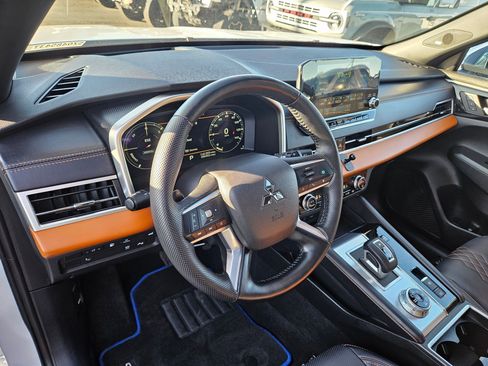 Used 2025 Mitsubishi Outlander SEL AWD/4WD image 17
