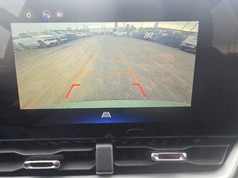Used 2025 Chevrolet Equinox LT AWD/4WD image 24