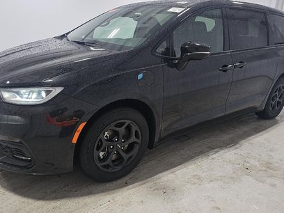 Used 2024 Chrysler Pacifica Limited