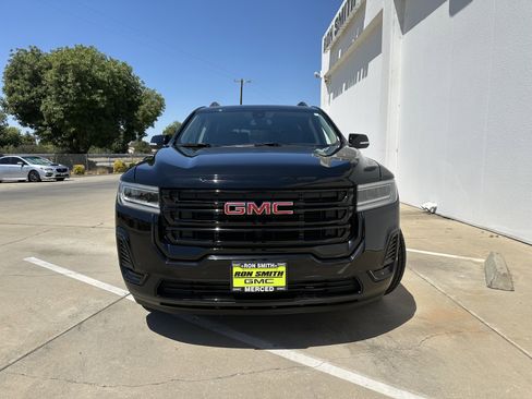 Used 2023 GMC Acadia SLE w/ Driver Convenience Package image 3