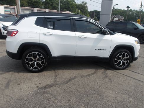 Used 2025 Jeep Compass Limited w/ Sun & Sound Group AWD/4WD image 8