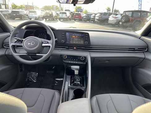 Used 2023 Hyundai Elantra SEL FWD image 30