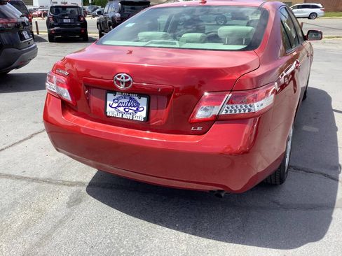 Used 2010 Toyota Camry LE FWD image 13