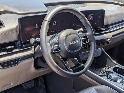 Used 2025 Kia Carnival EX FWD image 14