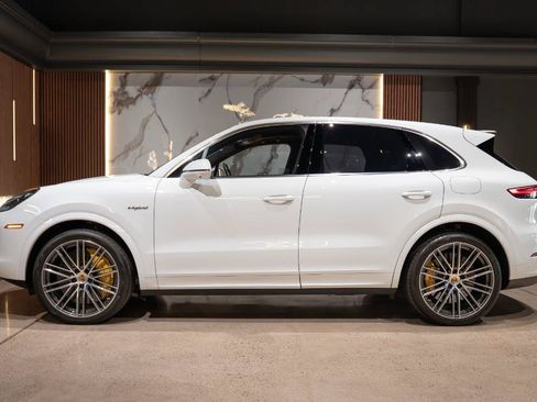 Used 2022 Porsche Cayenne Turbo S AWD/4WD image 9