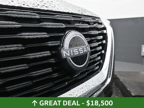 Used 2023 Nissan Rogue S image 18