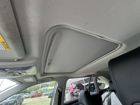 Used 2020 Toyota RAV4 XLE Premium image 16