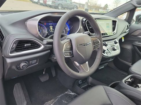 New 2026 Chrysler Pacifica Select image 7