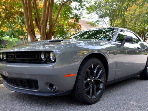 Used 2019 Dodge Challenger SXT w/ Blacktop Package RWD image 2