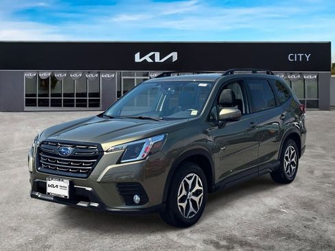 Used 2023 Subaru Forester Premium AWD/4WD image 4