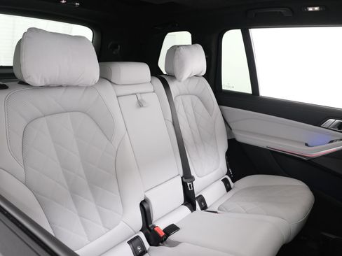 Used 2024 BMW X7 xDrive40i w/ Premium Package AWD/4WD image 42