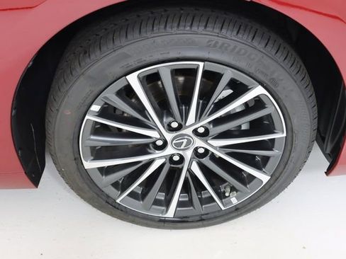 New 2025 Lexus ES 350 w/ Premium Package image 9