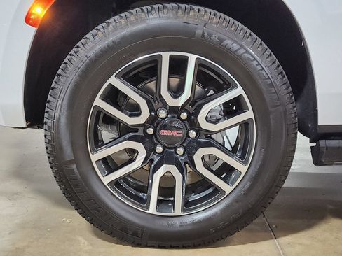 Used 2023 GMC Yukon AT4 AWD/4WD image 28