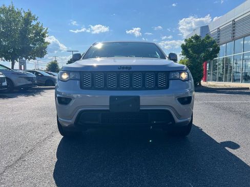 Used 2019 Jeep Grand Cherokee Altitude AWD/4WD image 5