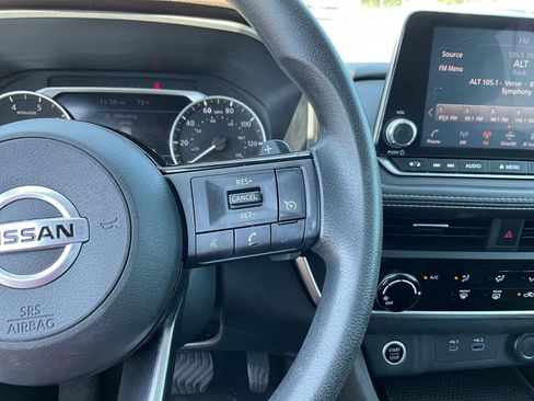 Used 2021 Nissan Rogue S AWD/4WD image 11