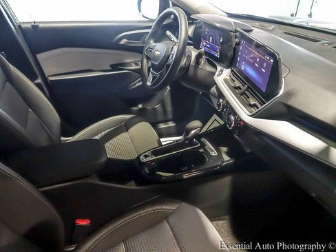 Used 2024 Chevrolet Trax LT w/ Driver Confidence Package FWD image 29