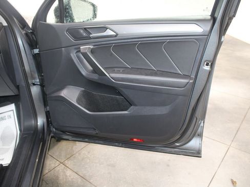 Used 2024 Volkswagen Tiguan SE image 32