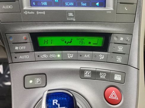 Used 2013 Toyota Prius Four image 32