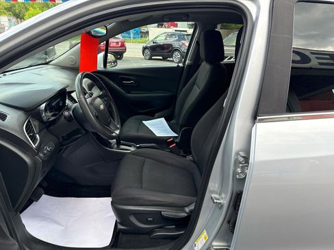 Used 2017 Chevrolet Trax LT AWD/4WD image 10