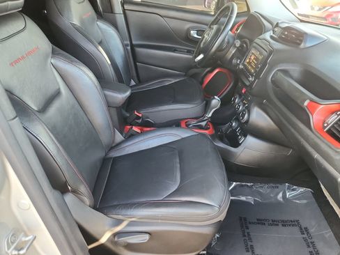 Used 2016 Jeep Renegade Trailhawk w/ Premium Trailhawk Package AWD/4WD image 15