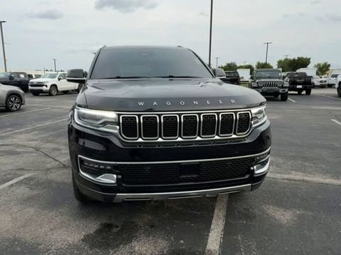 Used 2022 Jeep Wagoneer Series III w/ Premium Group I AWD/4WD image 3