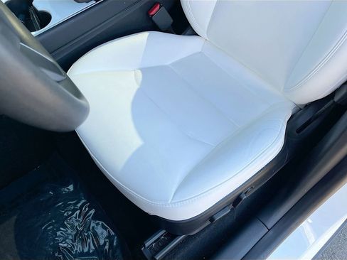 Used 2020 Tesla Model Y Long Range image 18