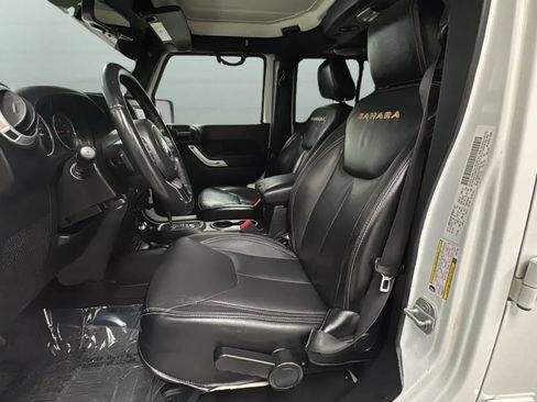 Used 2013 Jeep Wrangler Unlimited Sahara w/ Connectivity Group AWD/4WD image 17