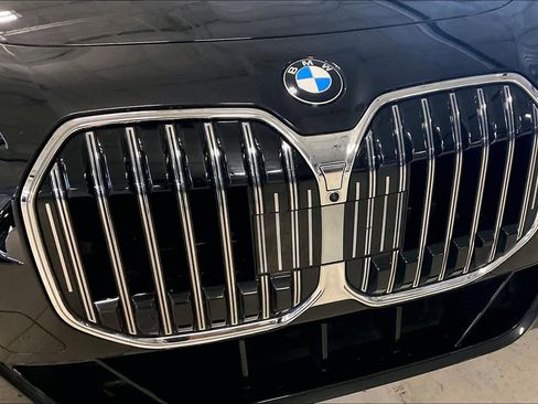 Used 2025 BMW 740i image 30