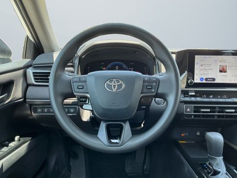 Used 2026 Toyota Camry LE w/ Preferred Package 2 (TMS) FWD image 10