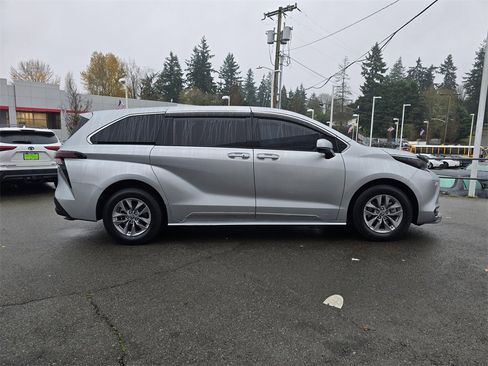 Certified 2023 Toyota Sienna LE image 8